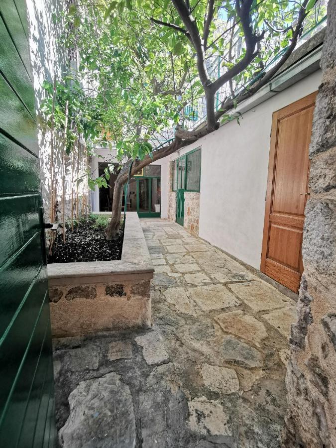 Authentico Deluxe Stari Grad Villa Stari Grad  Buitenkant foto