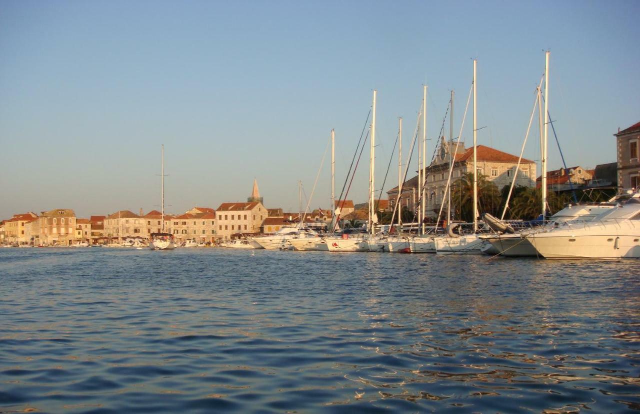 Authentico Deluxe Stari Grad Villa Stari Grad  Buitenkant foto