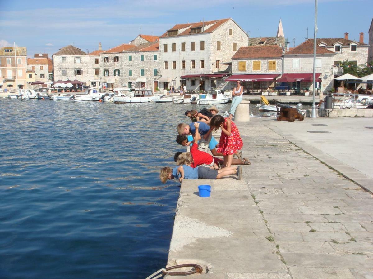 Authentico Deluxe Stari Grad Villa Stari Grad  Buitenkant foto