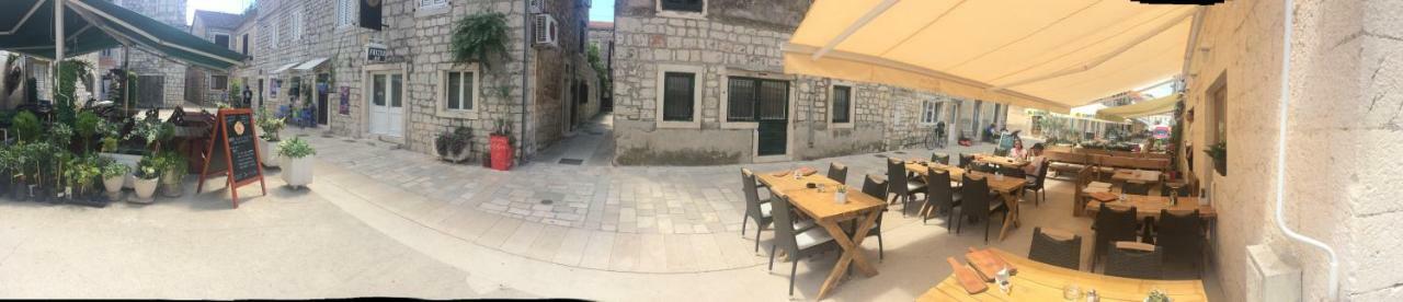 Authentico Deluxe Stari Grad Villa Stari Grad  Buitenkant foto